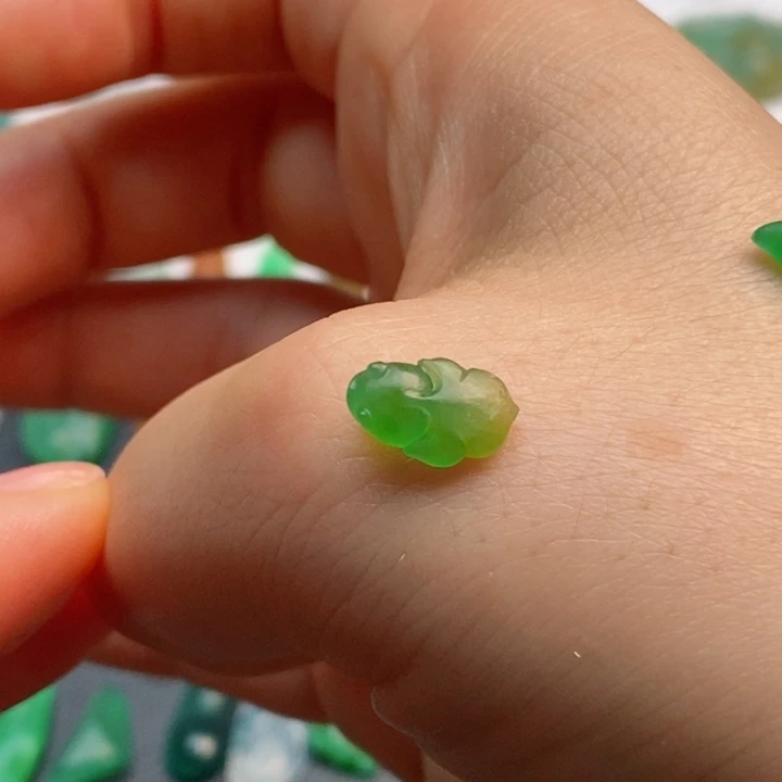 &***下定制翡翠未镶嵌鱼