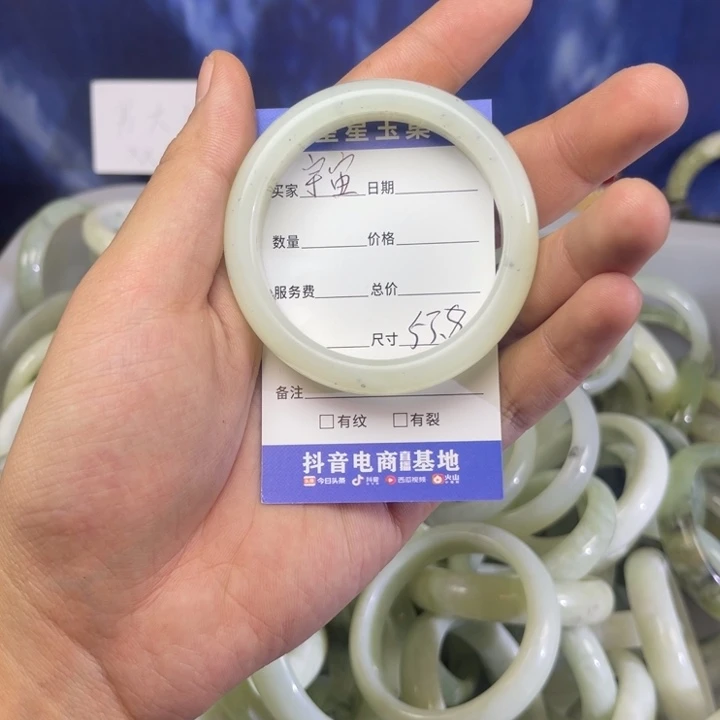 蛇纹石玉手镯未镶嵌宇****女