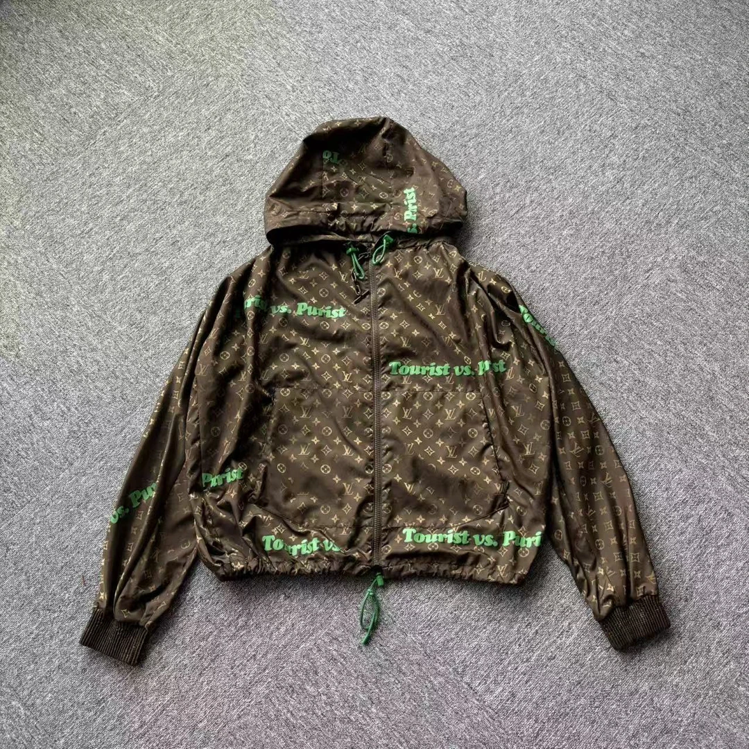 未使用 LouisVuitton/路易威登 满印弹幕冲锋衣/全新未使用/48码/