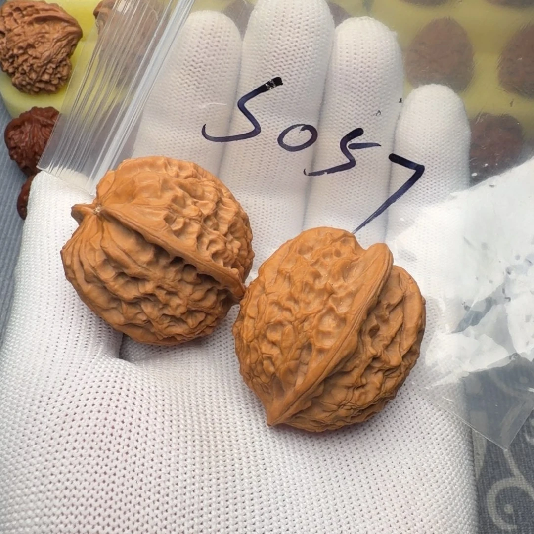 G***c文玩核桃吊坠全品金牛38