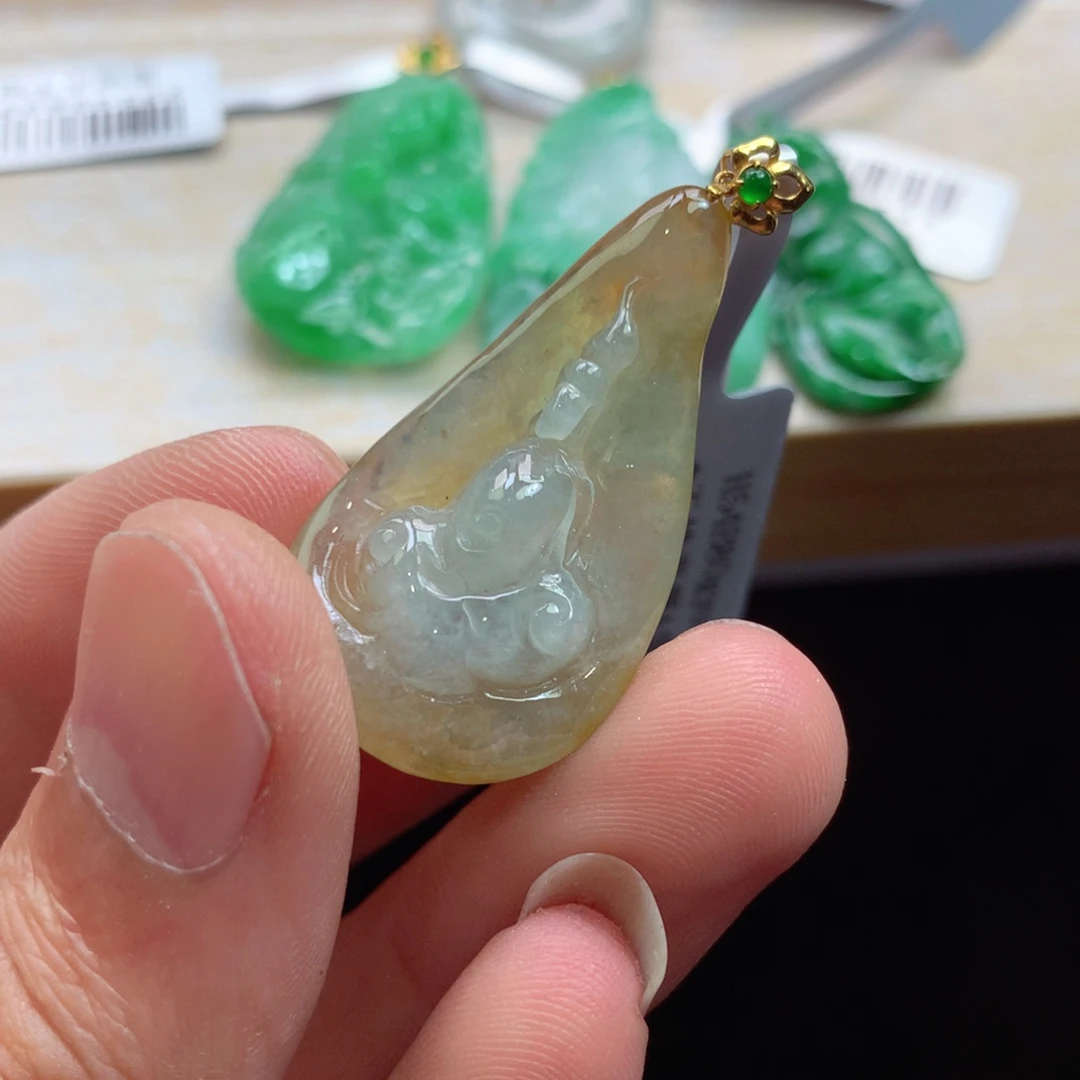 翡翠未镶嵌颈饰吊坠