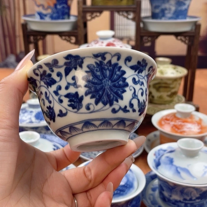 陶摆件青花缠枝莲压手杯