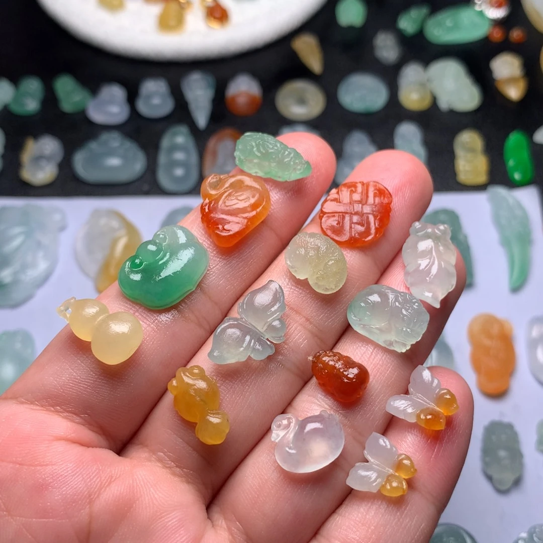定制翡翠未镶嵌蝴蝶