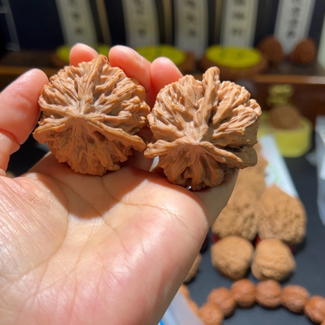 文玩核桃把件常*帝王三棱