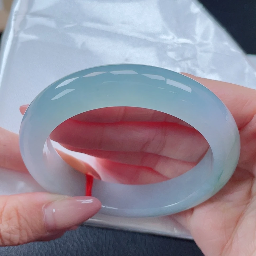 翡翠手镯未镶嵌渐变晴空万里