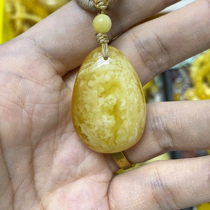 蜜蜡未镶嵌裸石吊坠