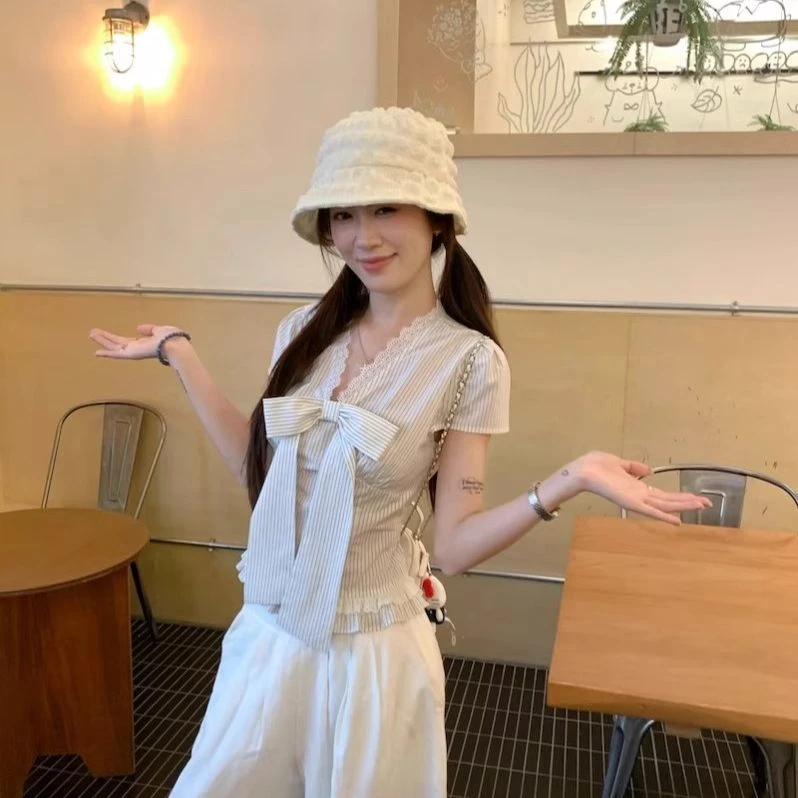 法式气质设计感蕾丝花边蝴蝶结条纹衬衣女装夏季小众别致衬衫上衣