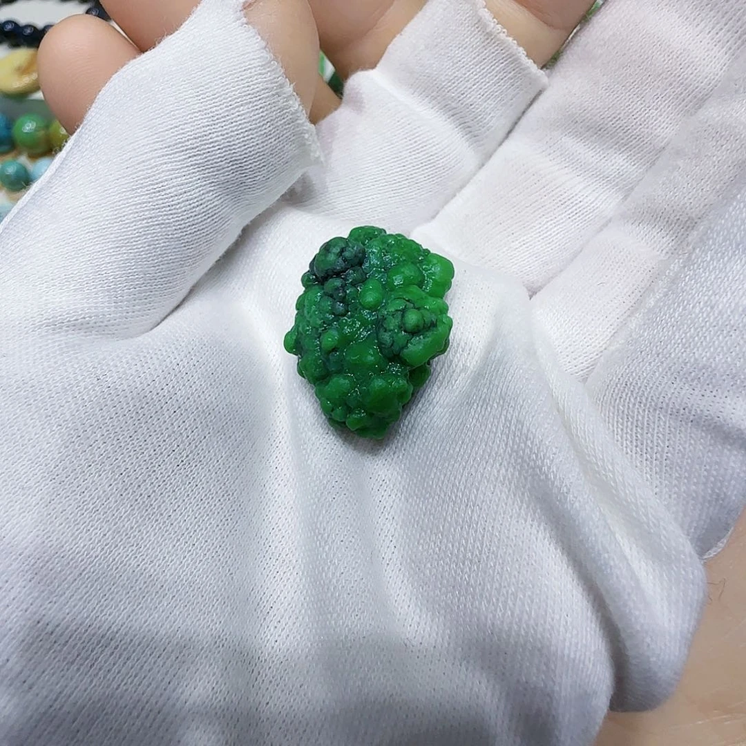 绿松石未镶嵌颈饰