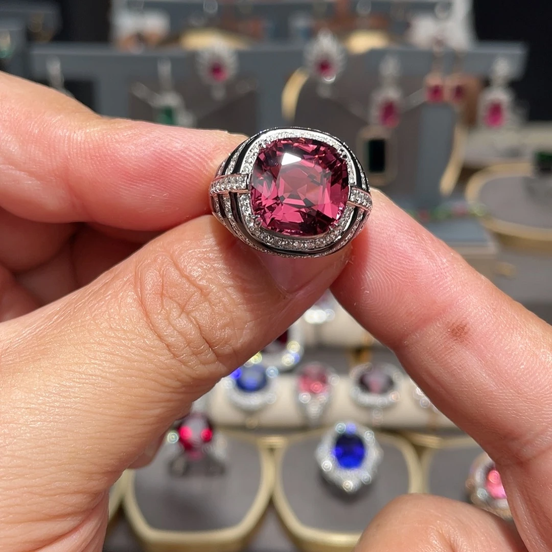 18K金镶嵌碧玺戒指9.06ct