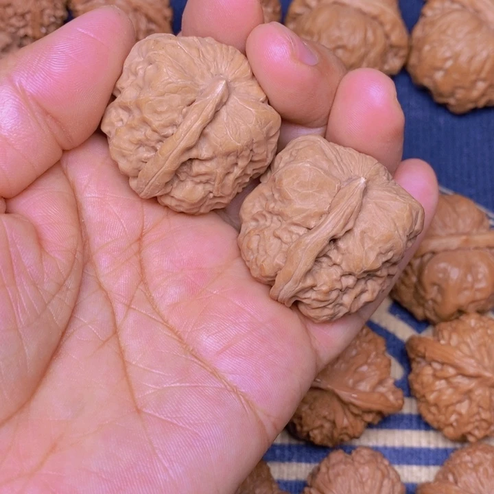 【闪购商品】文玩核桃吊坠一根筋