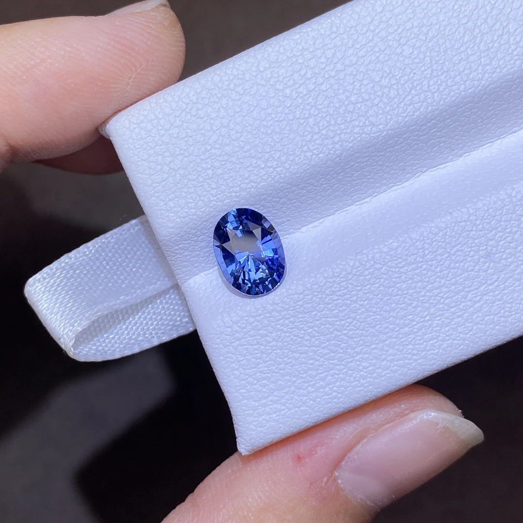 25A024 有烧蓝色蓝宝石 1.71克拉