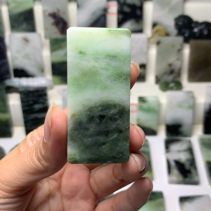 独山玉未镶嵌颈饰