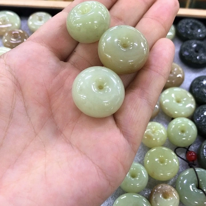 蛇纹石玉未镶嵌吊坠小*子