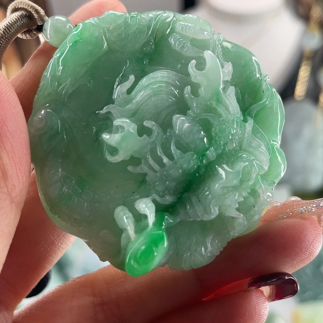 翡翠颈饰未镶嵌龙牌