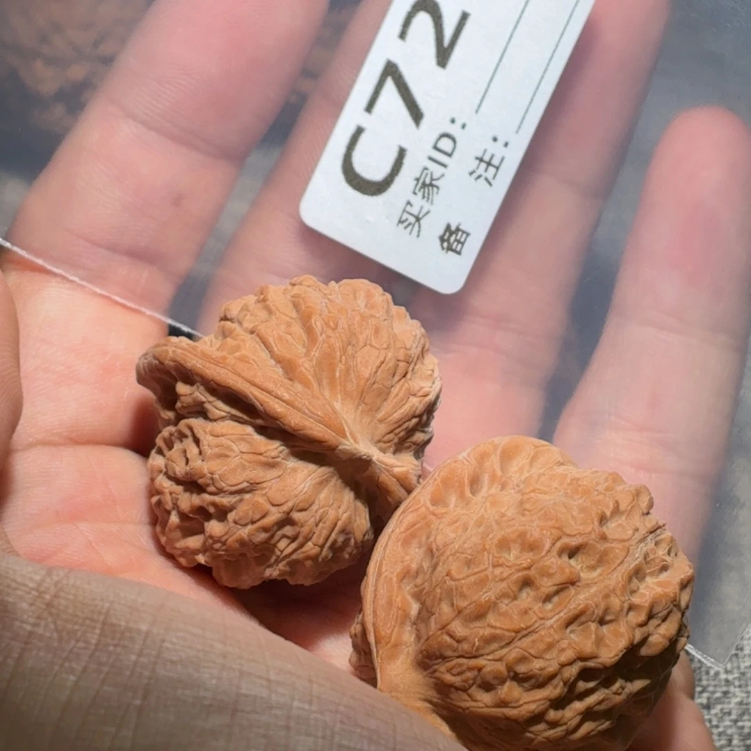 文玩核桃吊坠血麒麟721