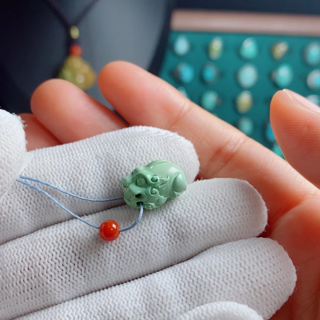 绿松石未镶嵌颈饰