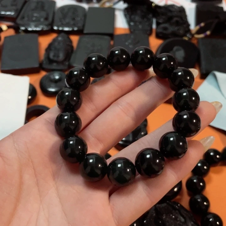 翡翠颈饰未镶嵌匆***年