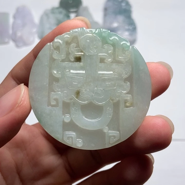 翡翠未镶嵌颈饰兽牌7