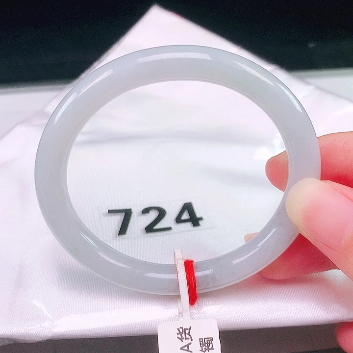 翡翠未镶嵌手镯（贵妃镯）贵妃圆条