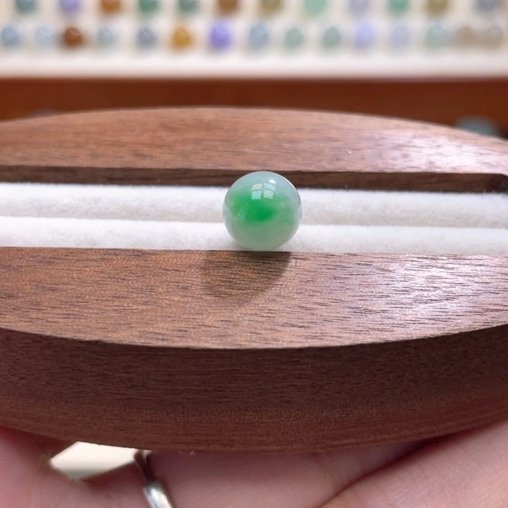 散珠翡翠白底青圆珠卡9mm