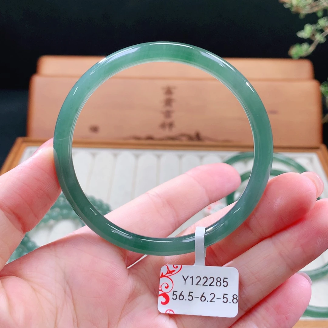 翡翠手镯（圆镯）未镶嵌