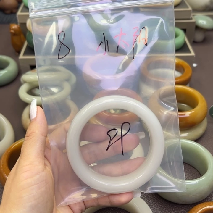 石英岩玉手镯未镶嵌?****阳