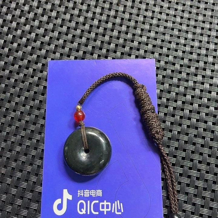 和田玉未镶嵌颈饰七**光