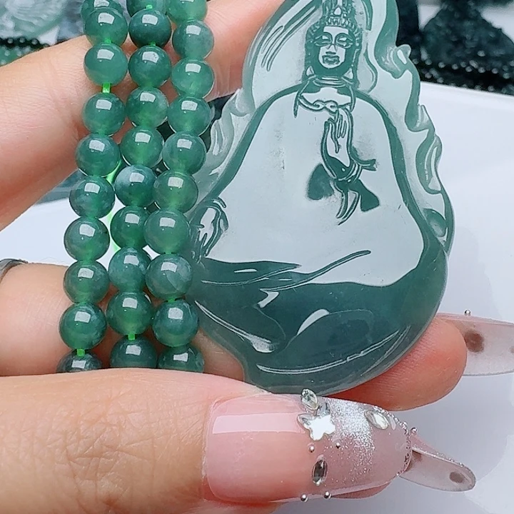 翡翠未镶嵌颈饰多样性发其一