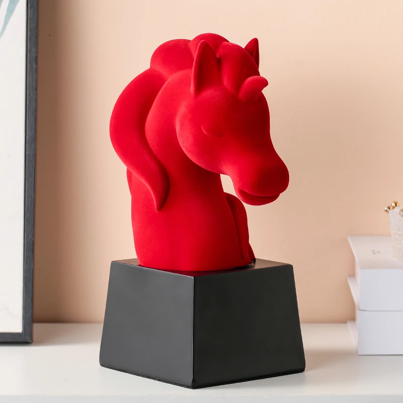 创意植绒红色马头摆件高级感办公室桌面装饰品小众艺术马年吉祥物