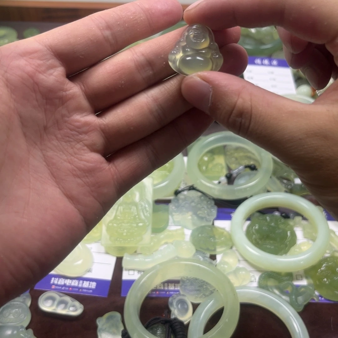 蛇纹石玉合金挂坠