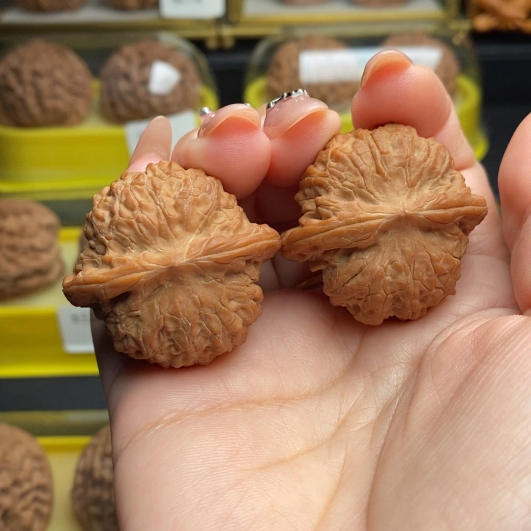 文玩核桃吊坠38血麒麟