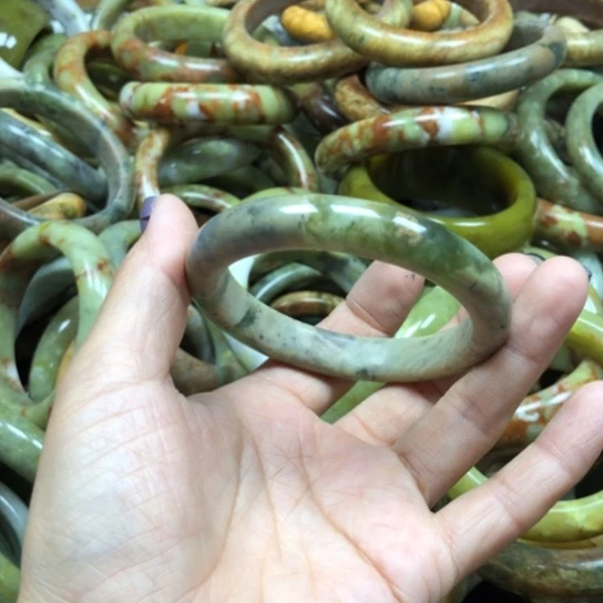 未镶嵌蛇纹石玉手镯欧*利