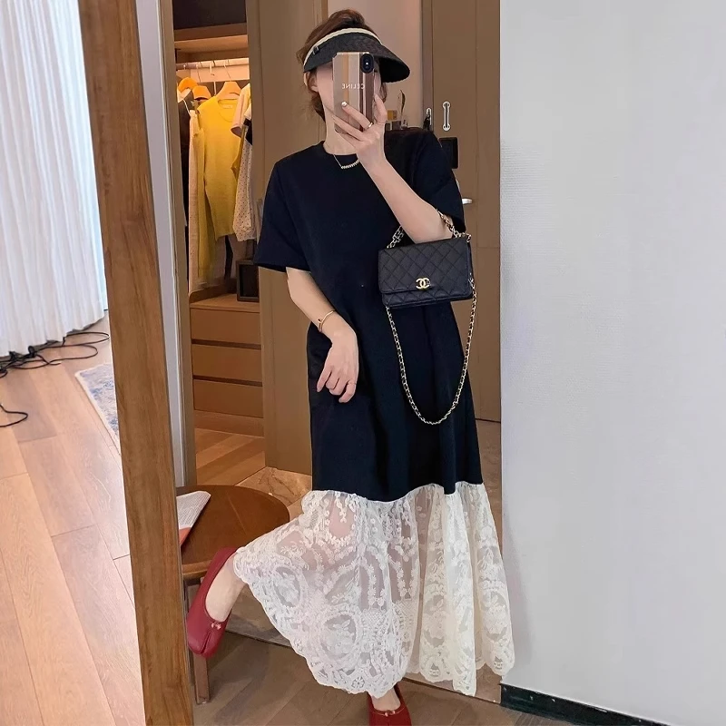大码女装夏季法式高级感蕾丝拼接连衣裙胖mm遮肉显瘦赫本风小黑裙