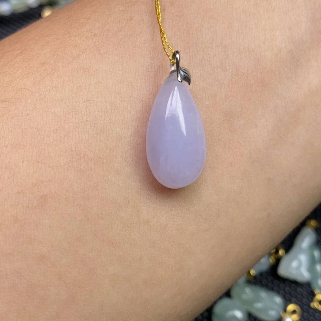 翡翠18K金镶嵌颈饰水滴