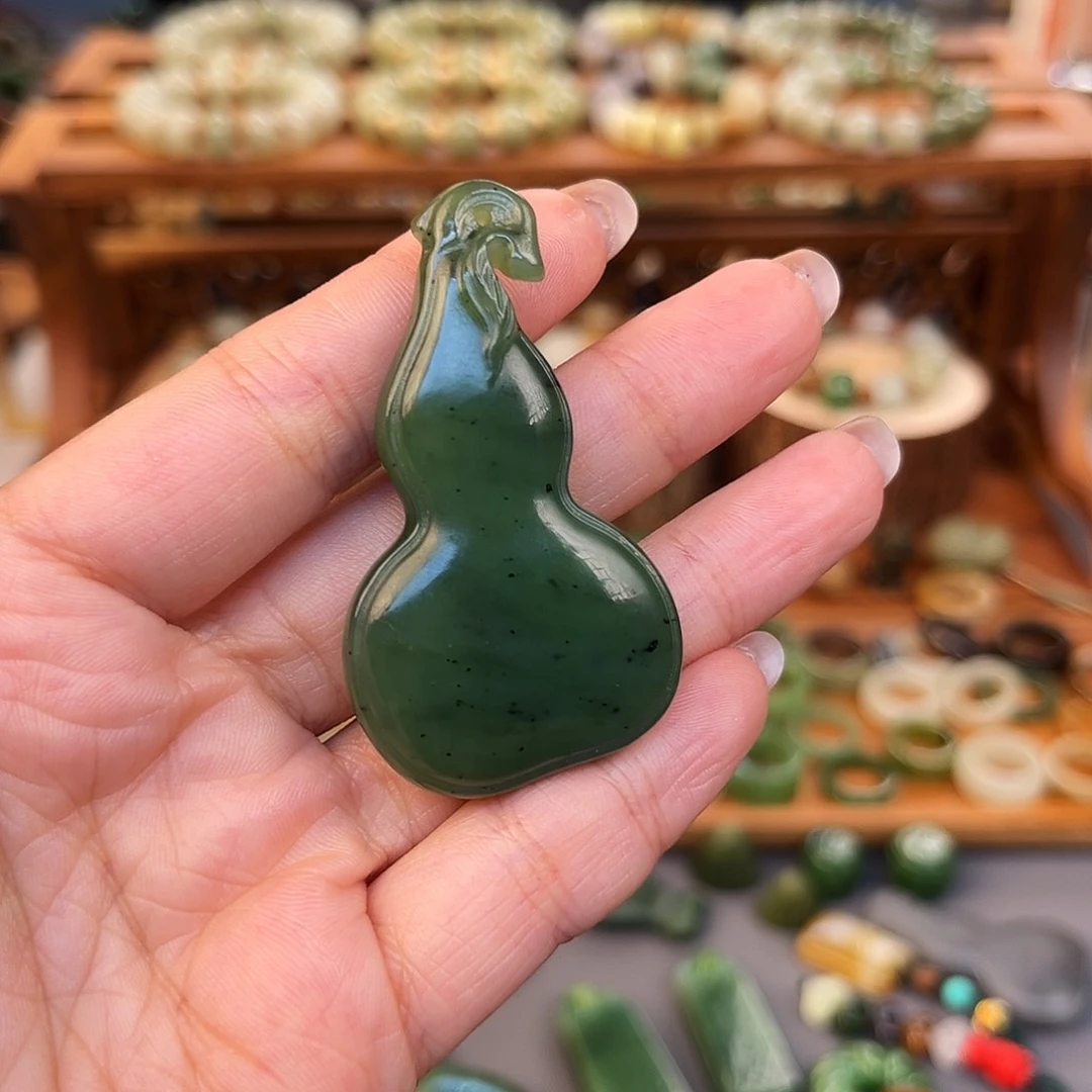 小***悦和田玉（糖玉）未镶嵌颈饰