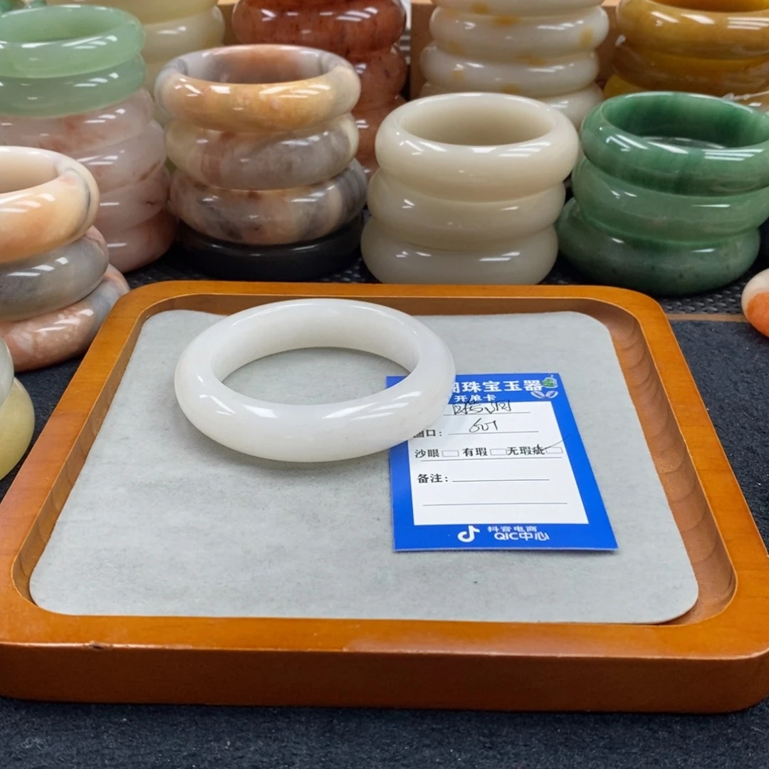 暖***阳未镶嵌手镯石英质玉