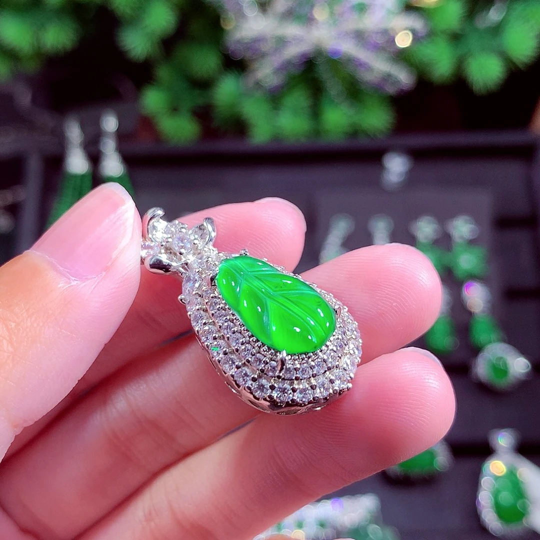 颈饰未镶嵌翡翠天然