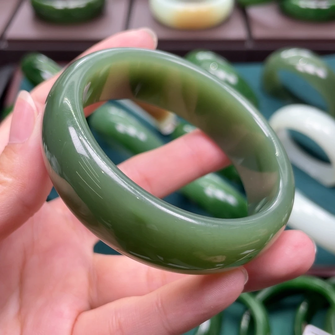 和田玉（碧玉）未镶嵌手镯5556