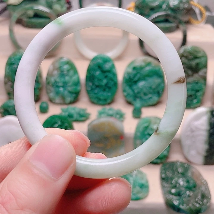独山玉未镶嵌手镯