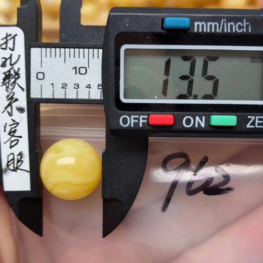 人***未镶嵌蜜蜡裸石蜜蜡