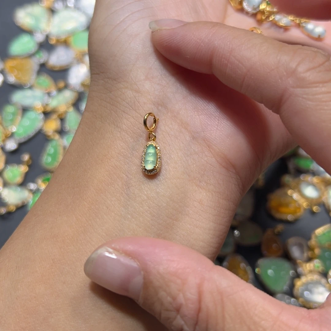 翡翠颈饰18K金镶嵌韵*吊坠