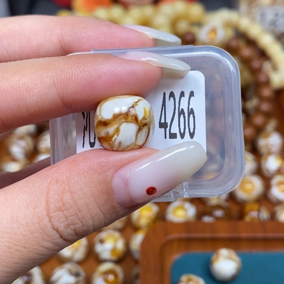 蜜蜡未镶嵌珠宝奇石4266