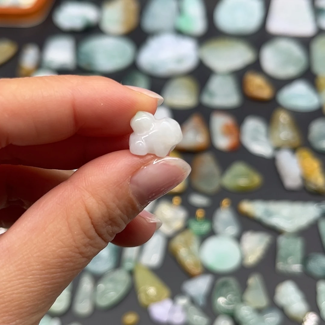 【闪购商品】翡翠颈饰未镶嵌妙蛙种子