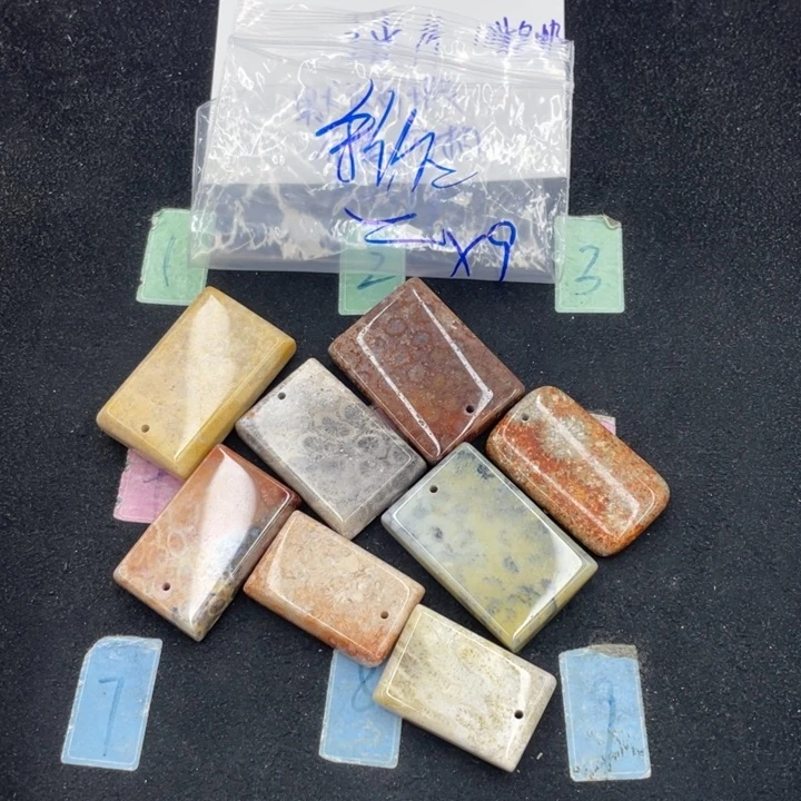 娜***作颈饰合金硅化珊瑚（珊瑚玉）