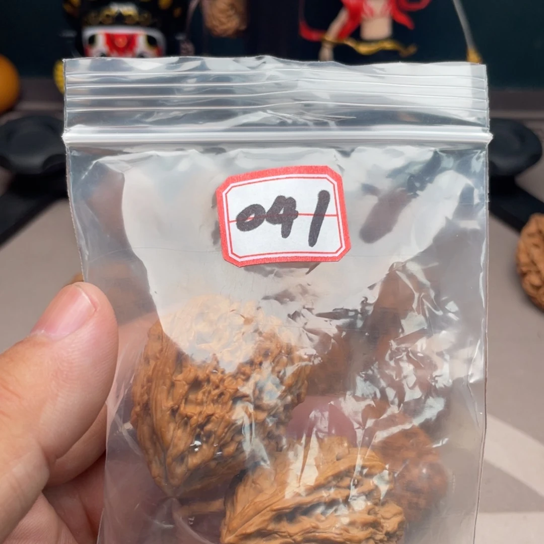 文玩核桃吊坠大*狼南疆石