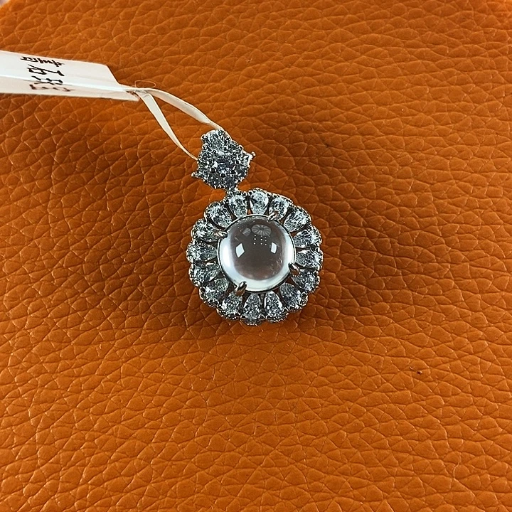 石英质玉合金颈饰