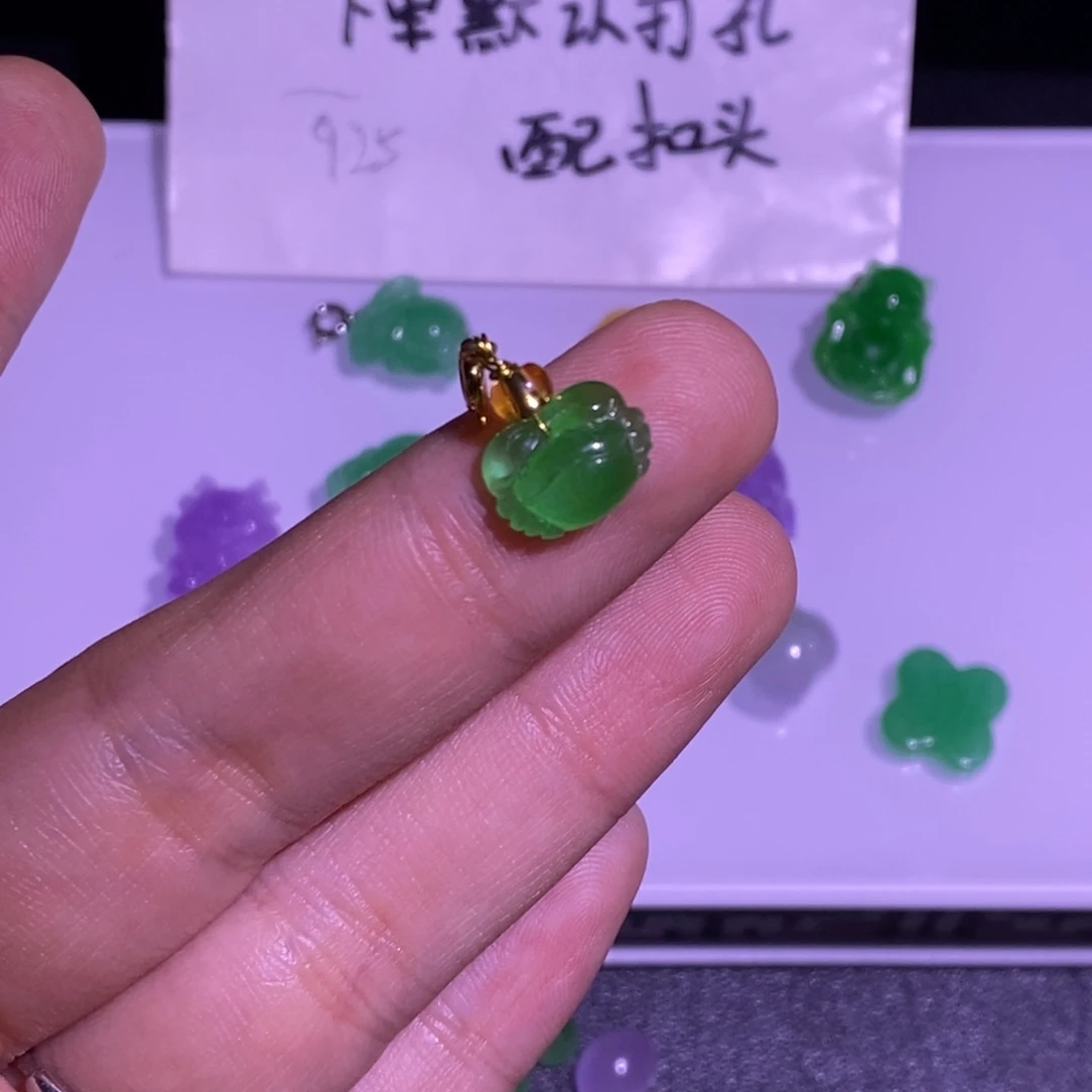 翡翠未镶嵌颈饰吊坠