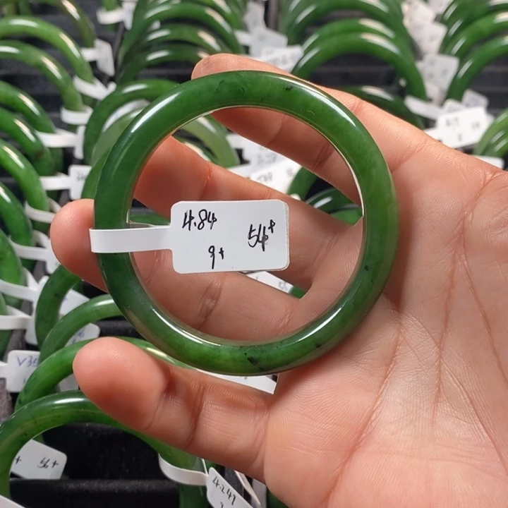 和田玉（碧玉）手镯未镶嵌54+