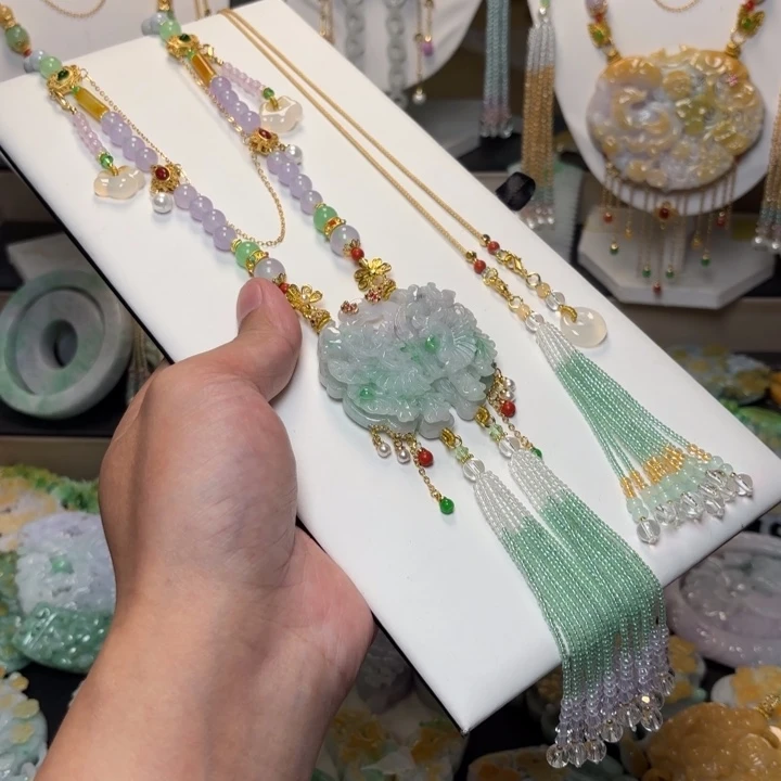 翡翠未镶嵌颈饰吊坠