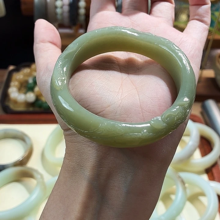 未镶嵌手镯和田玉